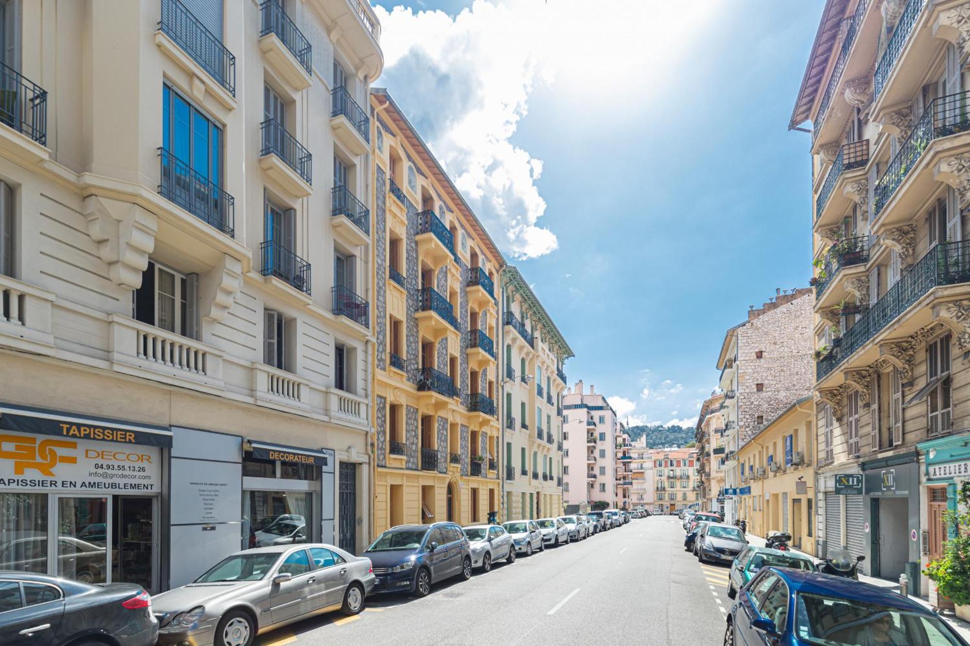 Cosy 1 Bdr Near Garibaldi Square - Floor & Ac Appartement *